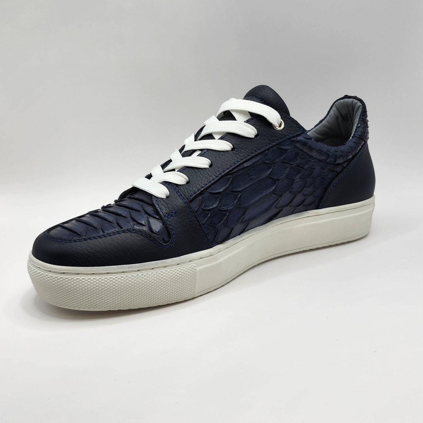 Dark blue phyton