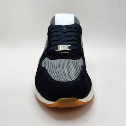 Casual sneakers