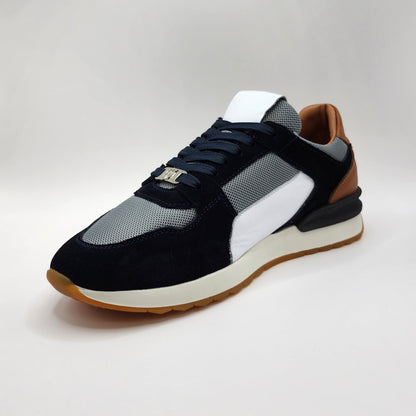 Casual sneakers
